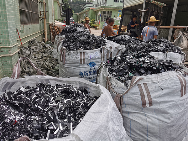 電池片 舊的鋰電池回收價(jià)格 多少錢一噸 電池片 舊的鋰電池回收價(jià)格 多少錢一噸